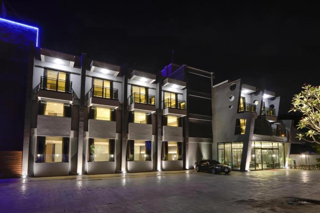 M Hotel Caotun Exterior photo